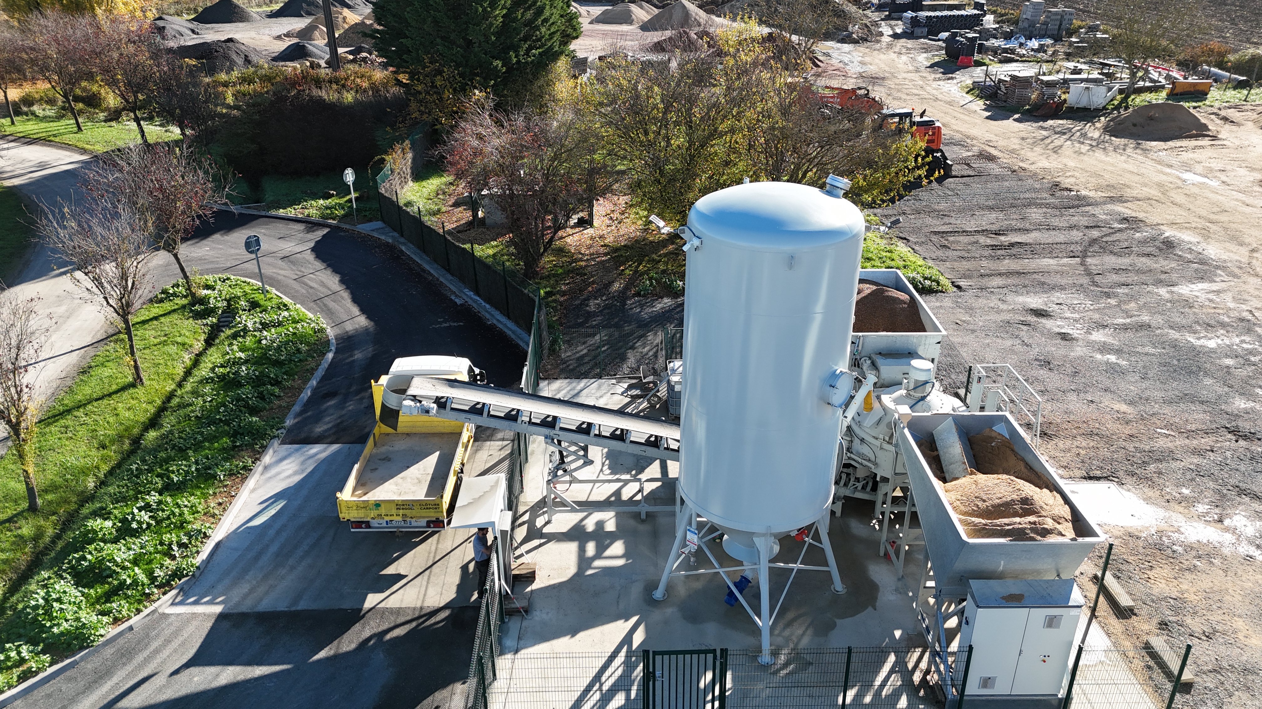 easybeton DISTRIBUTEUR DE BETON EN MARCHE CHEZ BLANCHET TP