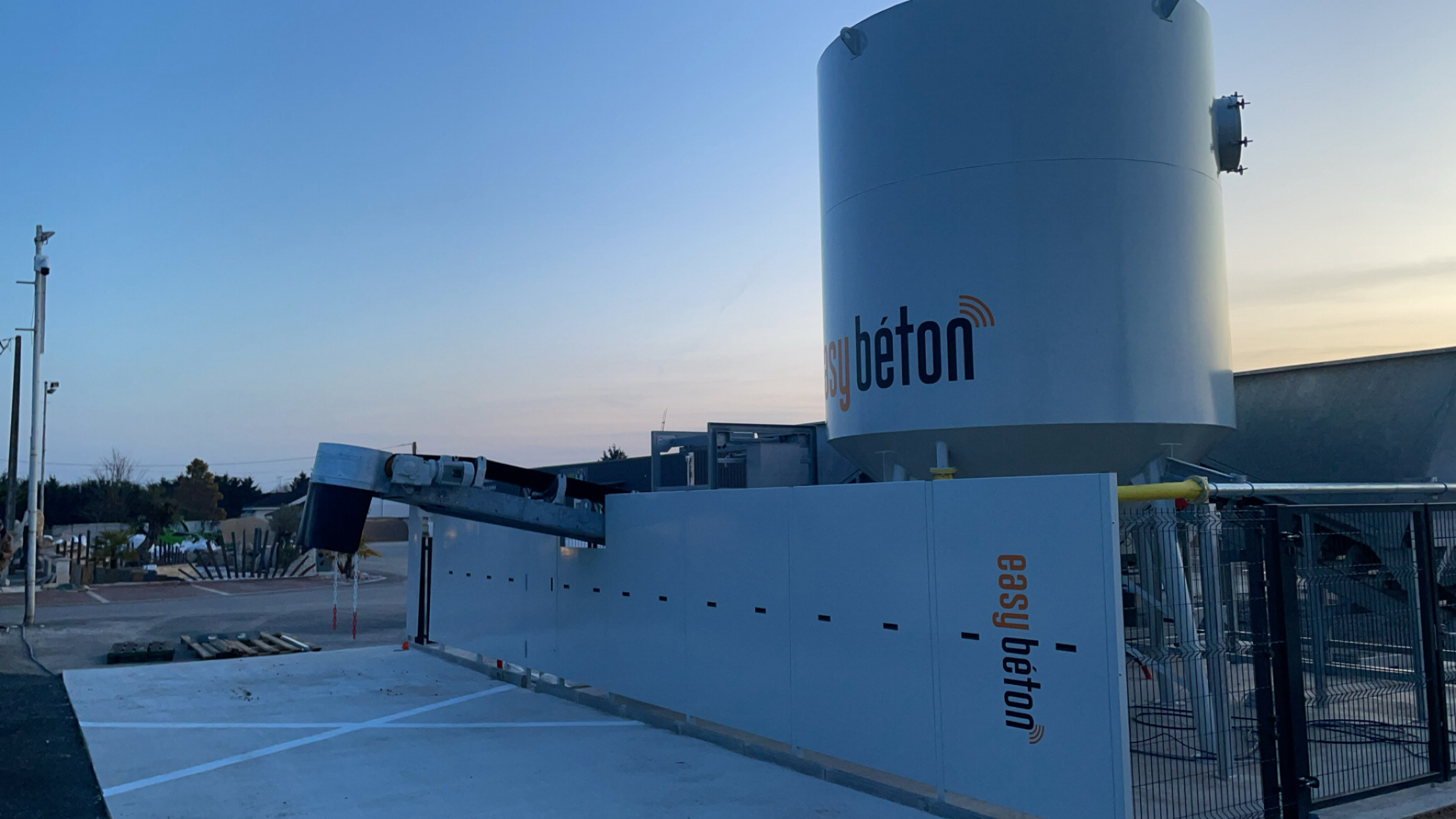 easybeton NOTRE DISTRIBUTEUR EASY BÉTON EST EN SERVICE À CHÂTELLERAULT (86)!